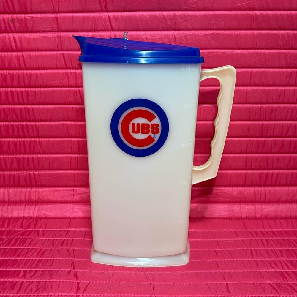 Unique Rare Vintage 70's/80's Chicago Cubs/Gatorade  2 1/2 qt.Pitcher!